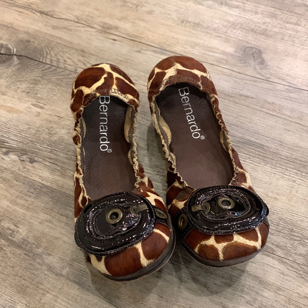 Cowhide Bernardo flats made in Brazil Genuine leather size 7 1/2
